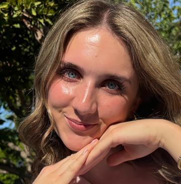 Caitlin S headshot