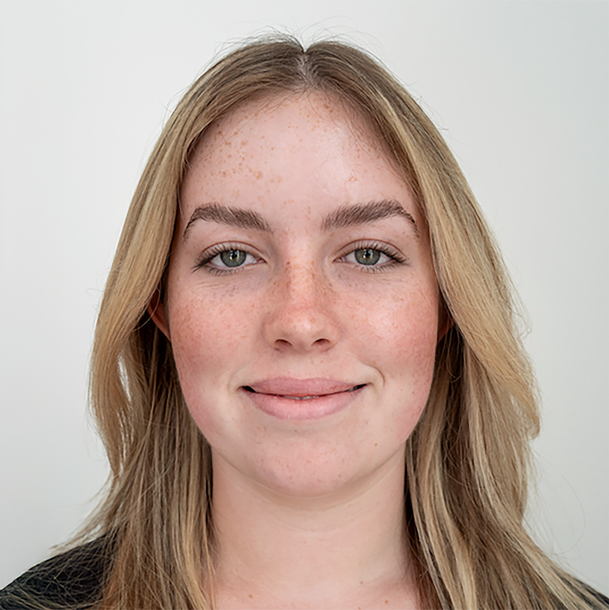 Sienna P headshot