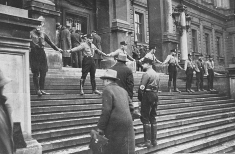 Photo accompanying LWR exhibit image link to story